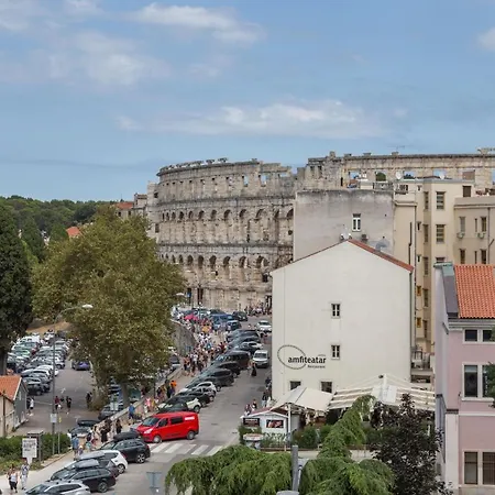 Sylvia Center * Pula
