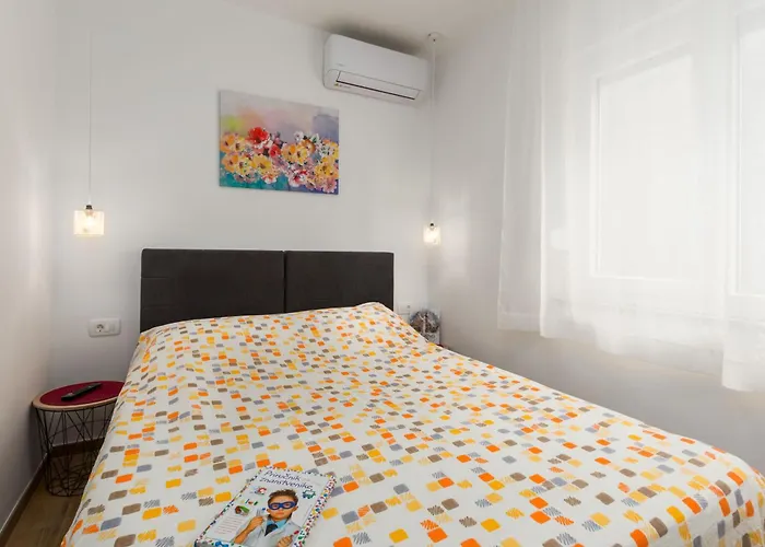 Sylvia Center * Pula